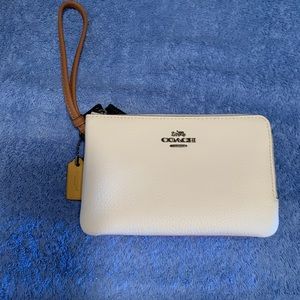 Double Corner Zip Wristlet in Colorblock NWT Coach